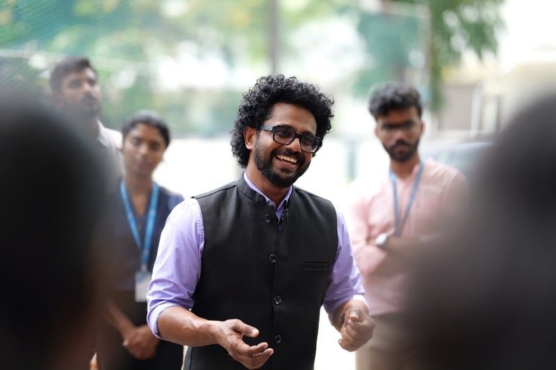 A LeadCorp facilitator leading a corporate team session